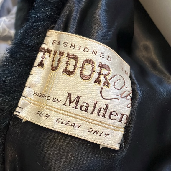 Fashioned in Tudor City by Malden Mills Cape Wrap Faux Fur Size Med Circa 1960’s - Picture 11 of 11
